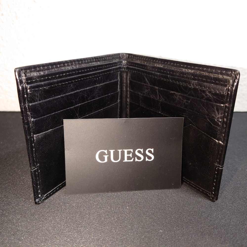 NEW Guess bifold wallet
